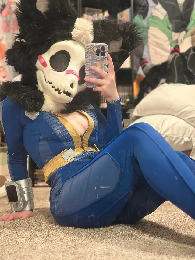 Who wants to fuck this cute vault dweller? ;3