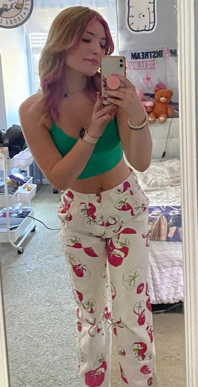 From cheerleader to pig