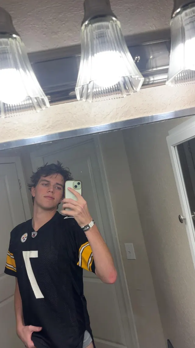 Looking for a guy I can support for under the desk