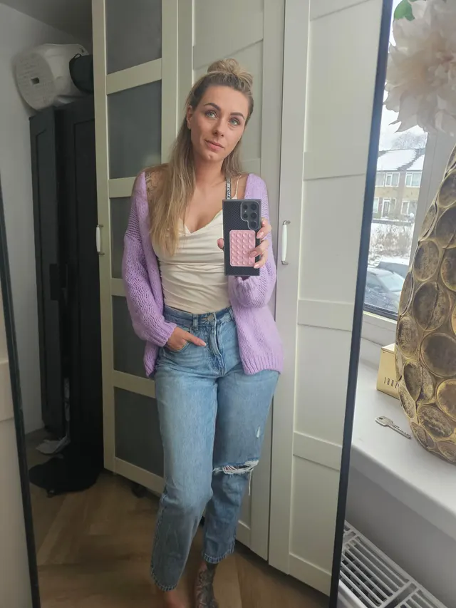 (Dutch) 1990's average looking accountant that has 2 kids..