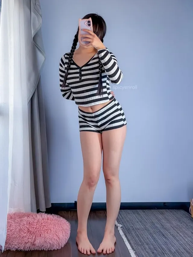 I hope 4'11 is enough Japanese to satisfy you 👅