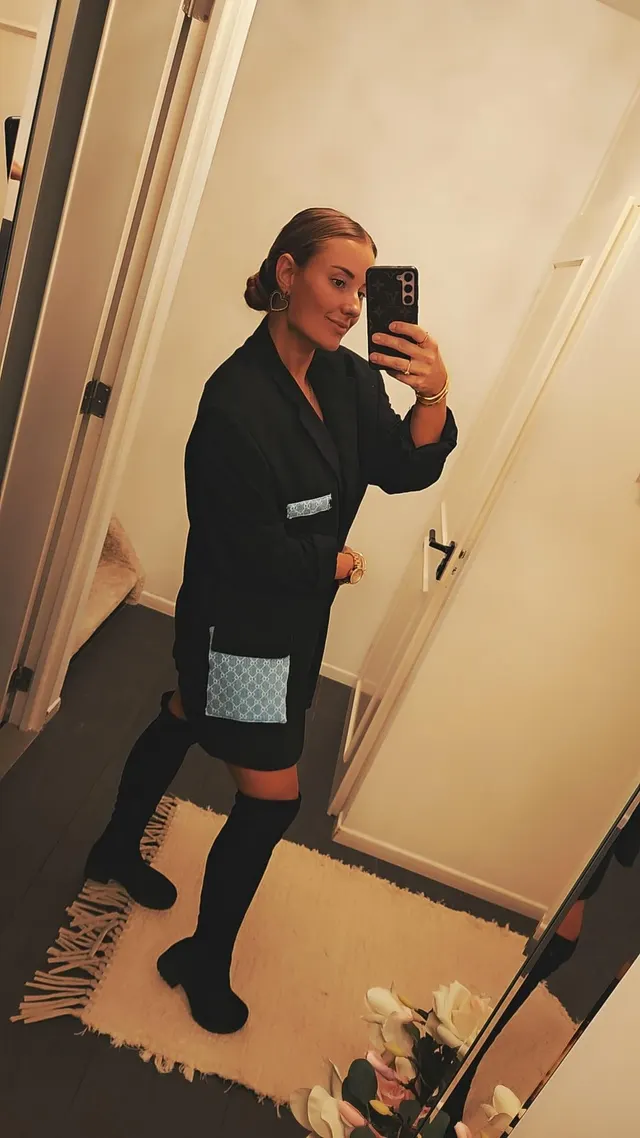 Truthfully… who’s banging a flight attendant