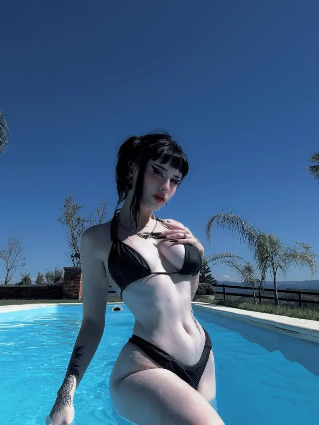 Swipe to see tiddy >