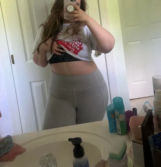 Was supposed to be a weight loss transformation pic… somehow it turned into a weight gain update instead 😅🍑