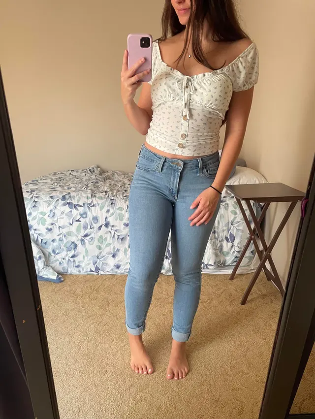 Swipe my clothes away 😇