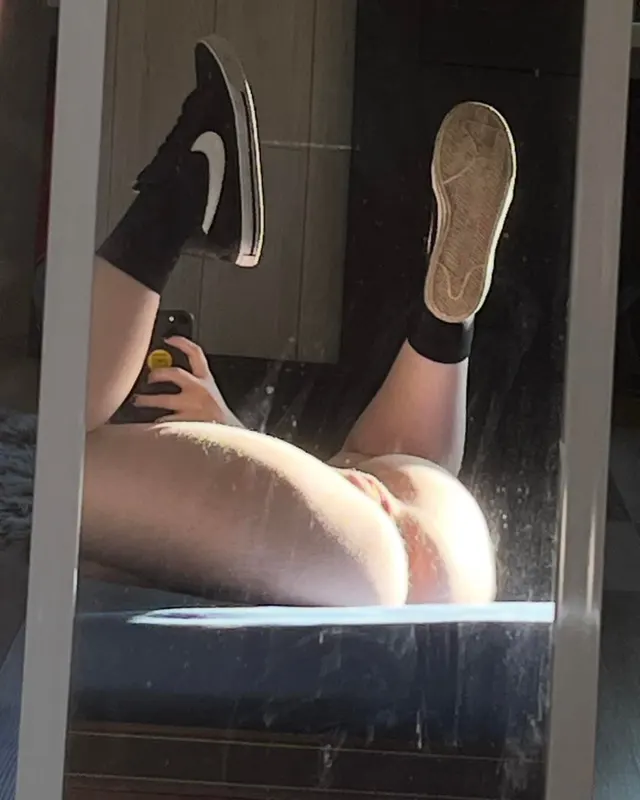 Your workout buddy has been talking abt doing mating presses instead of bench presses with you and keeps sending pics like this… wyd?👀💘