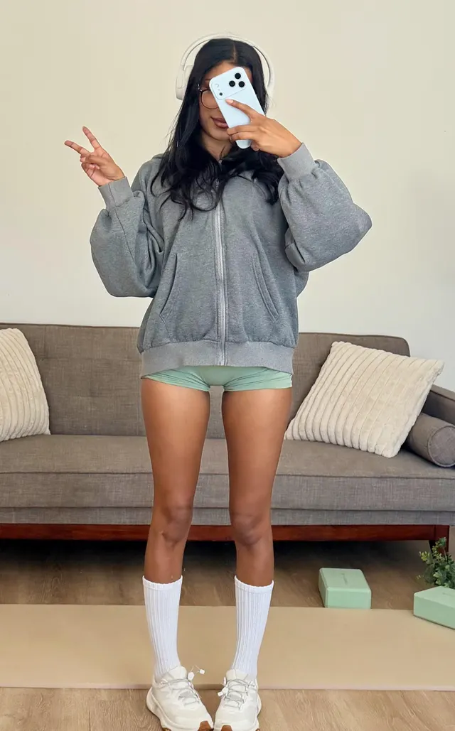 [F] back from the gym and undressing for a shower