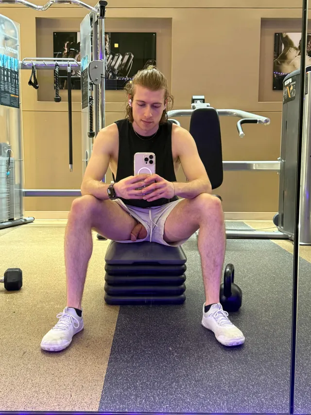 There was somebody on the treadmill within eyeshot, this got me going like crazy🙈