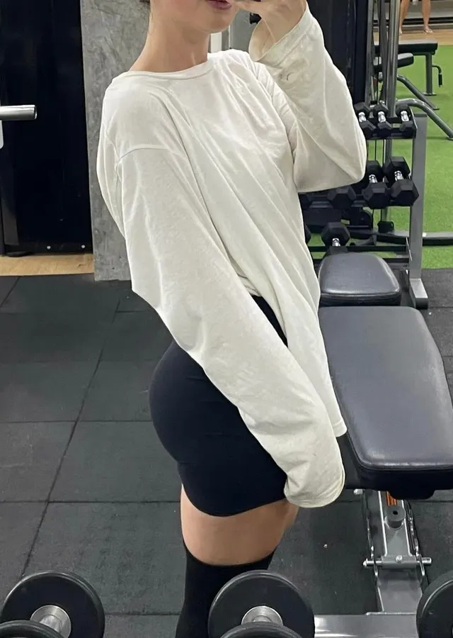 Pull me from the gym into the toilet, strip me naked and use me. 👄