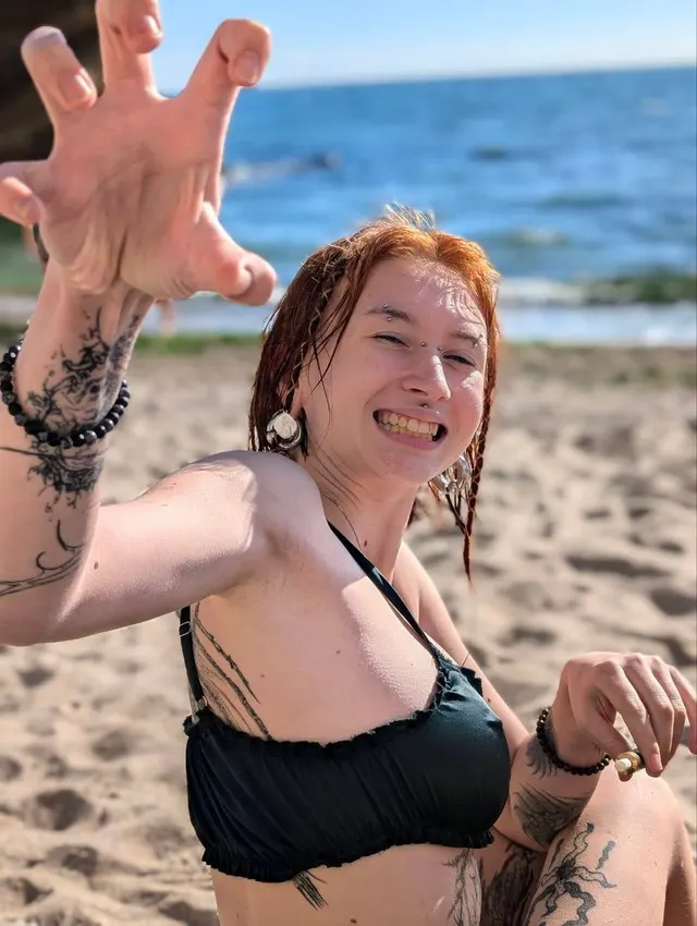 Clothed vs Unclothed (on the beach :3)