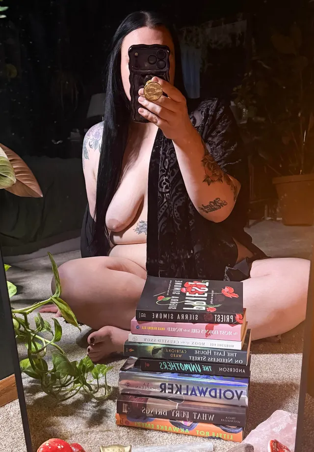 Boobs n books March roundup 🖤😊