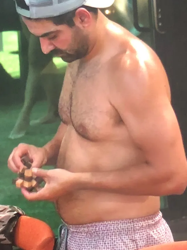 Some nice close up shots of Kaysar shirtless today.