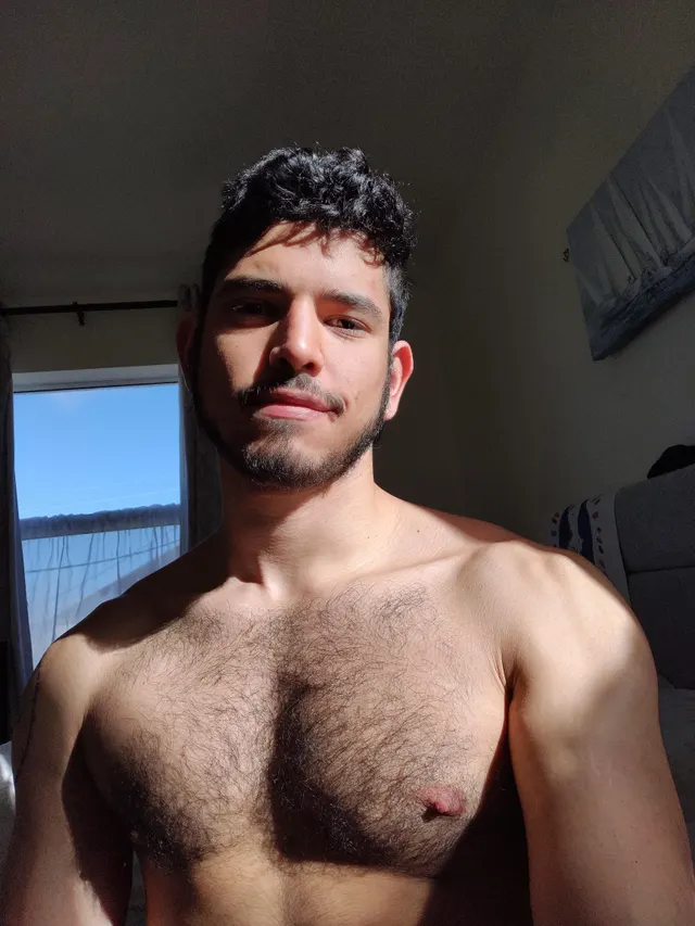 I don't se many Latino boys in here sooo Hola!! 🍀♥️