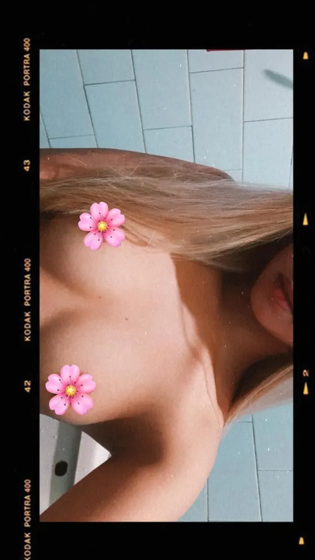 I'llmake the flowers disappear if I get loved here❤️ Seems like no one want to see me here 😢