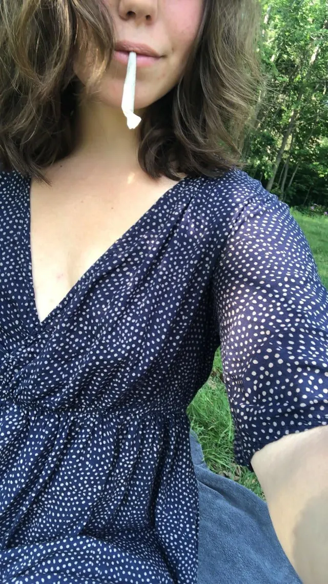 Your ‘girl next door’ wants to have some [f]un in the sun 😉