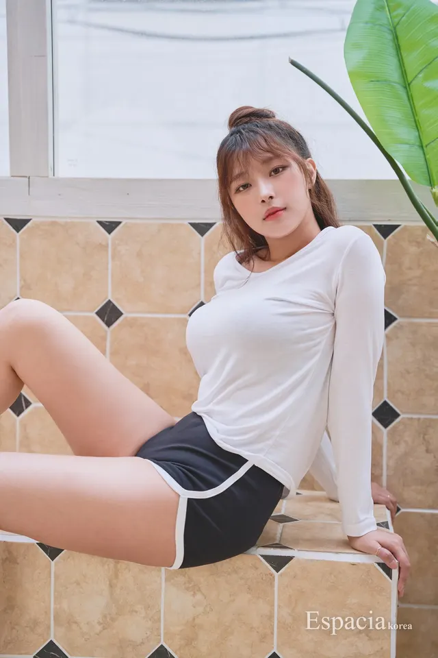 김갑주 Kim Gap Ju - 2022 - White Long Sleeves