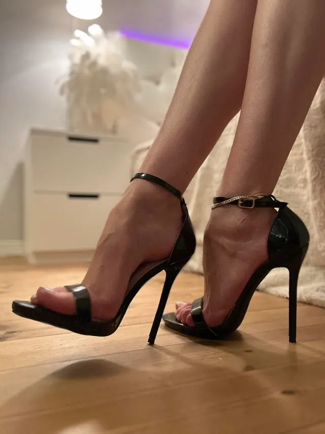 Black patent heels