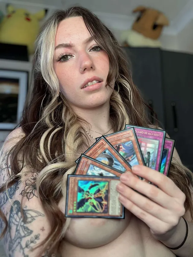 Most girls in this sub aren’t doing nerdy things but I still am, it’s time to duel!