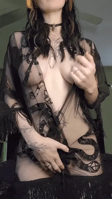 I heard you like tattooed girls with big butts