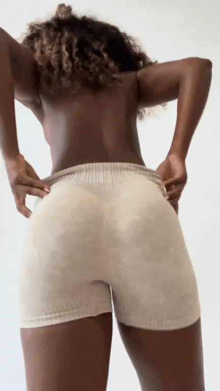 In my opinion, guys who love chocolate butts deserve free blowjobs for life...