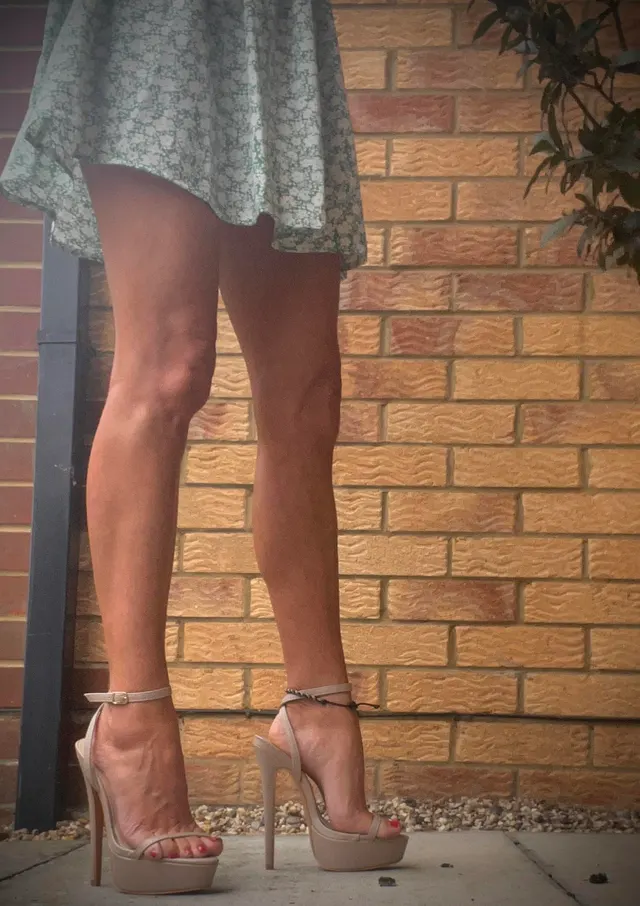 Tiny feet , big heels!