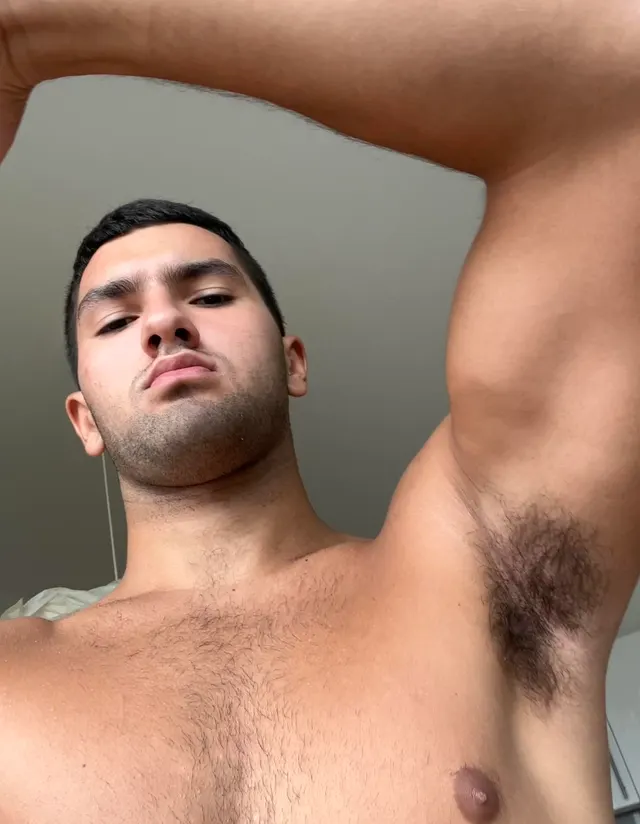 My gf shames me for body hair. Should I leave the hair anyway?