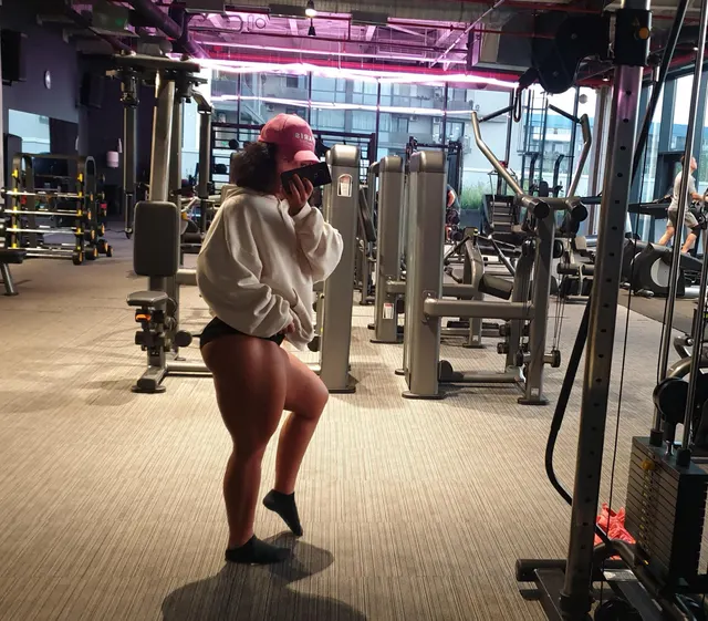 Would u date a muscular woman?