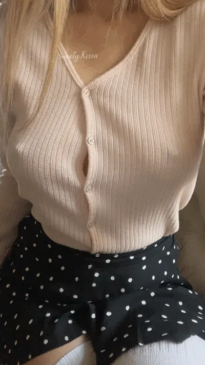 Looks so cute without a bra