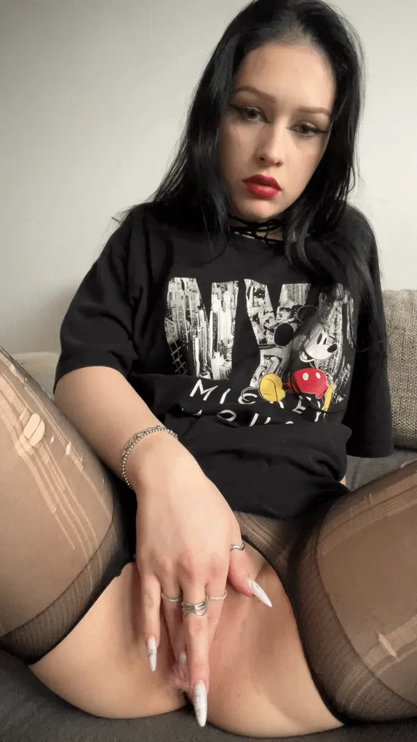 Wanna eat my pussy while we listen to your favorite band?