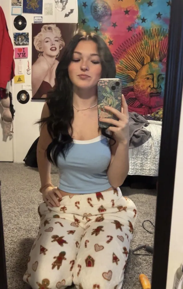 Say "hi" if you're over 20 and i'll send u my snapchat :)