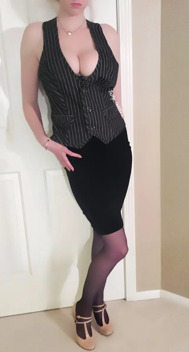 Classic black pencil skirt and stockings!