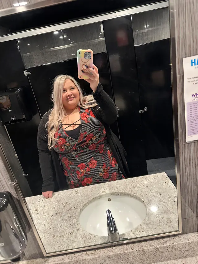 Hi there! Tell me what you’re up to on this hump day? 😘