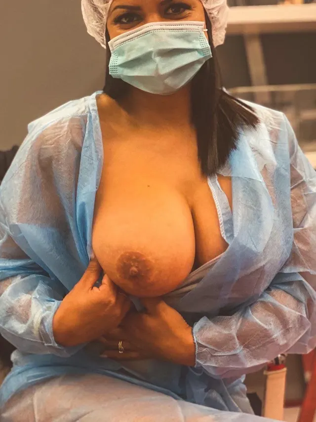 Would you fuck a nurse you met on Reddit ? F43