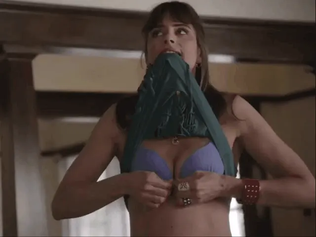 Amanda Peet