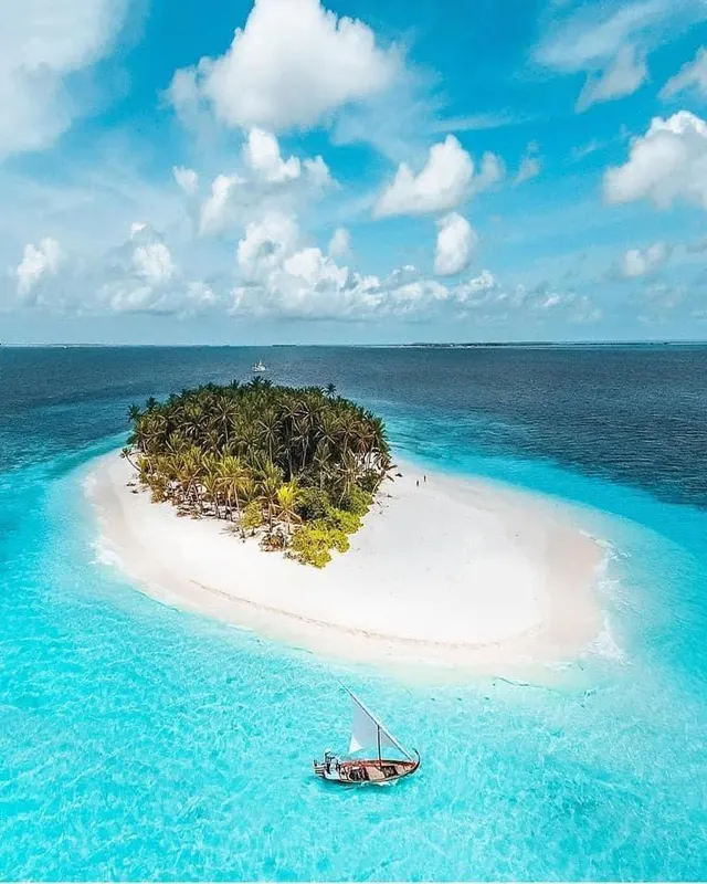 How much time would you spend enjoying this lovely island🏝?