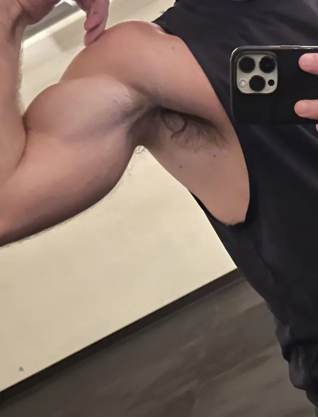 Who likes hairy armpits? Any other places you like hairy? 😏