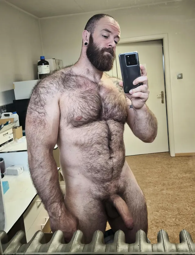 Same old pose, different camera 📸