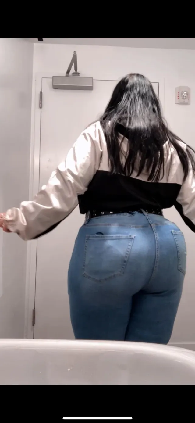 I love my pear shape in these jeans 🥰