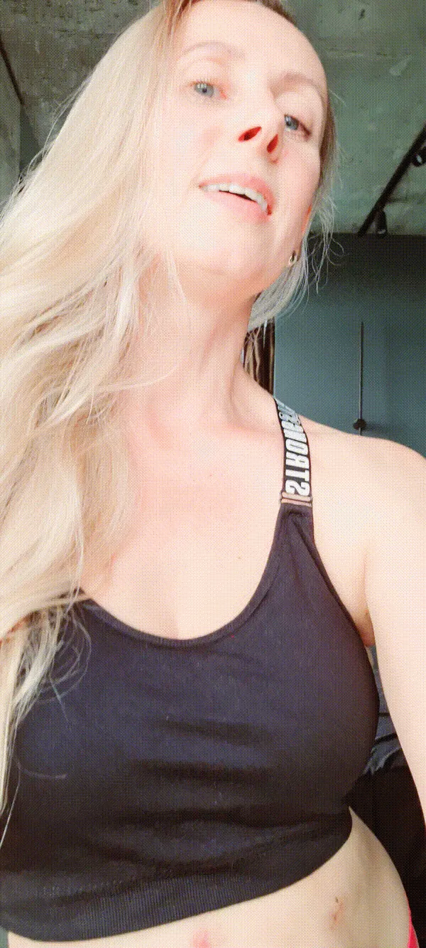 Born in 80's mom of 2.....how do i look