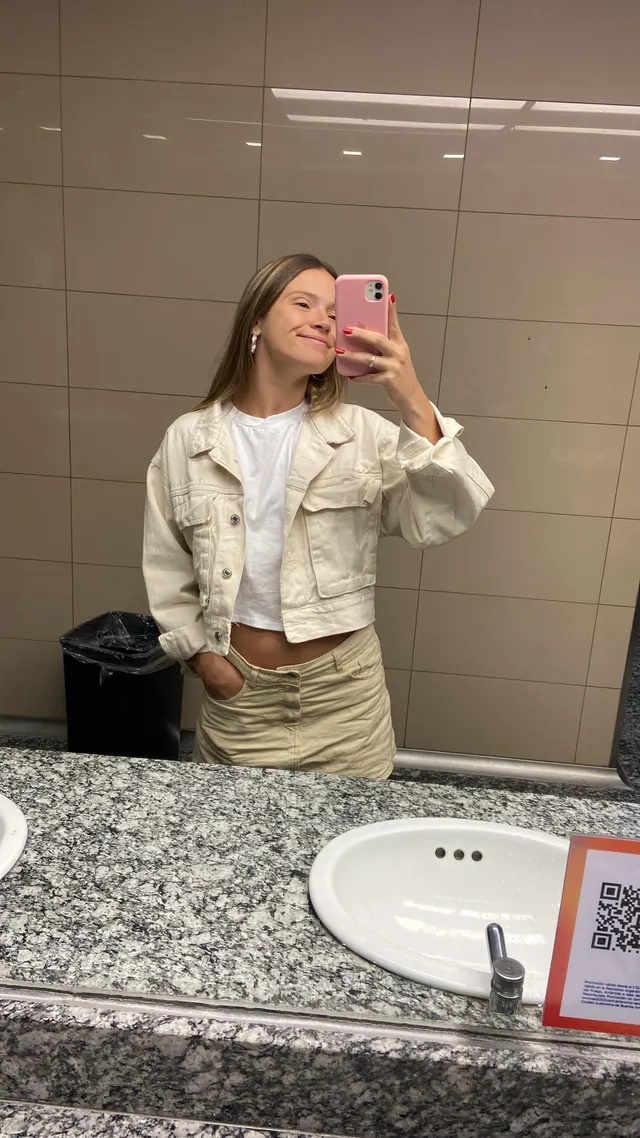 I love being looked at while I walk