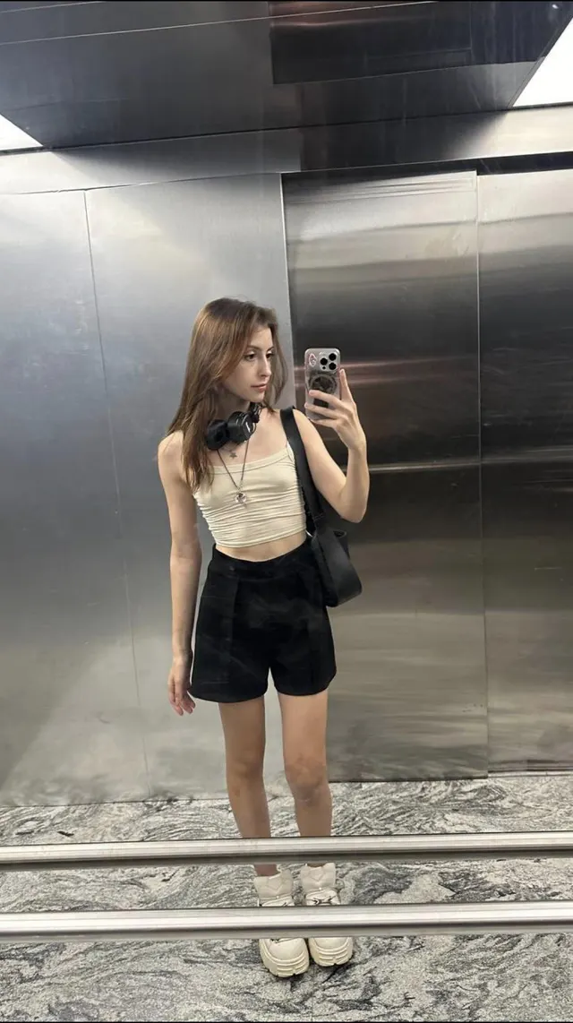 I’m in my best with a croptop onnnn