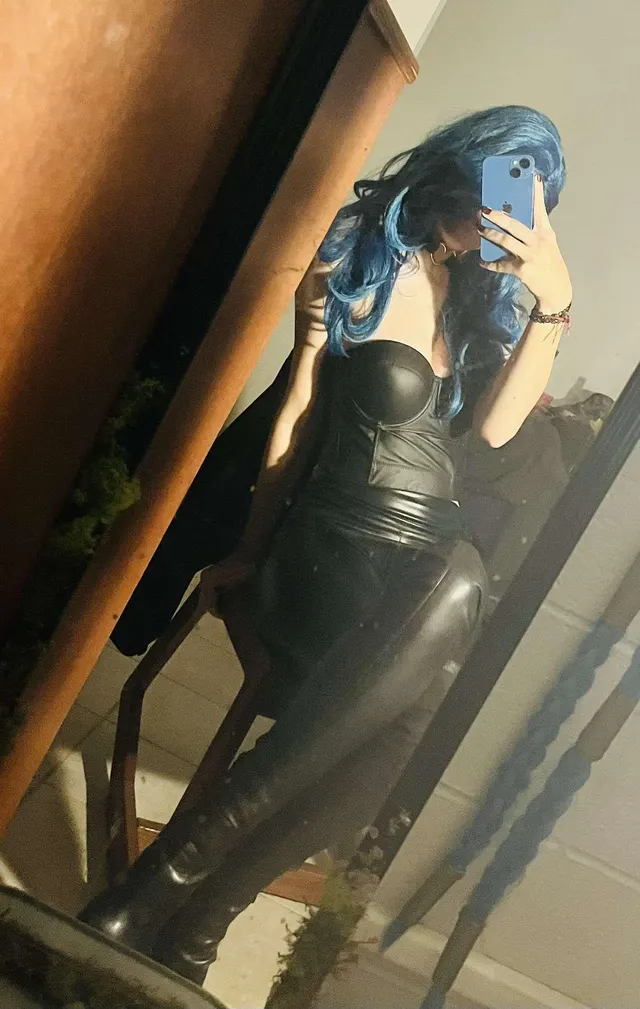 First time wearing leather pants. Do they suit me?