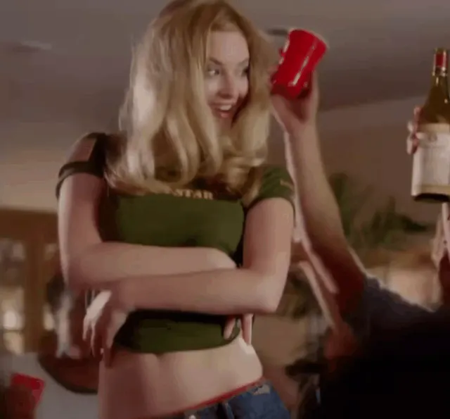 Jessica Morris unveiling in Senior Skip Day 