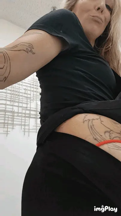 Leggings off & grab that ass