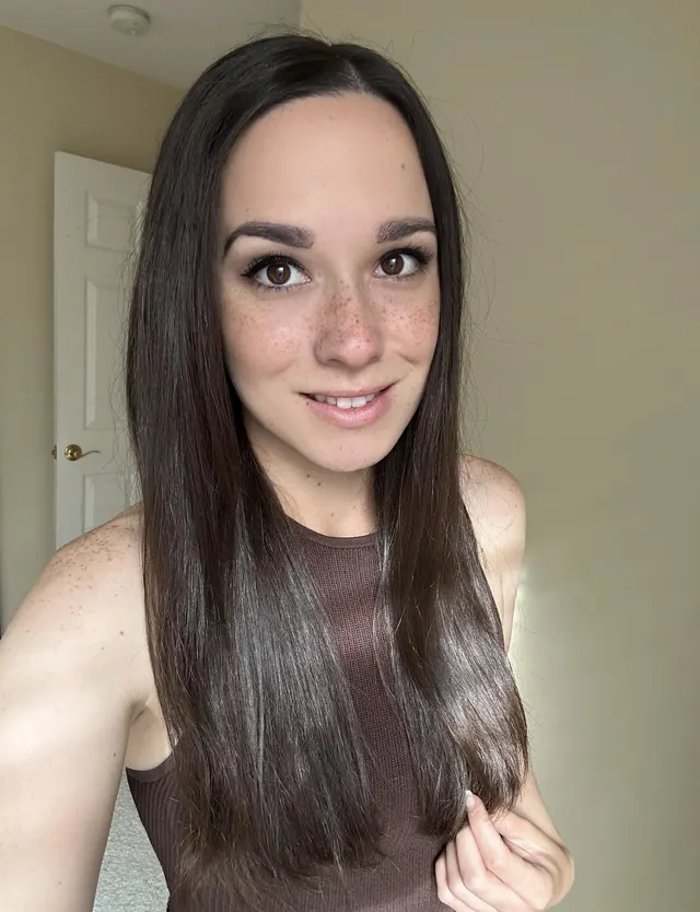 My eyes, shirt and hair all match. 