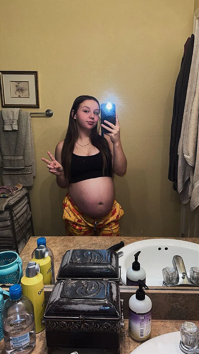Baby bump, but make it sexy