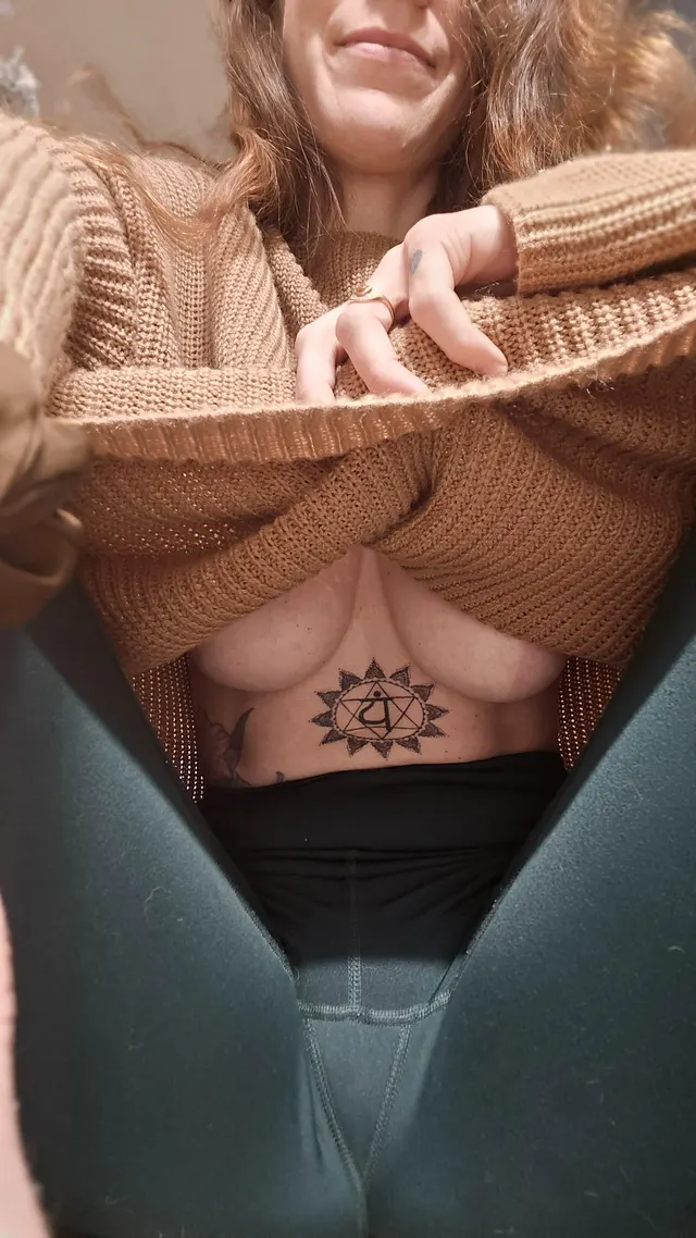 Underboob under my sweater 😋