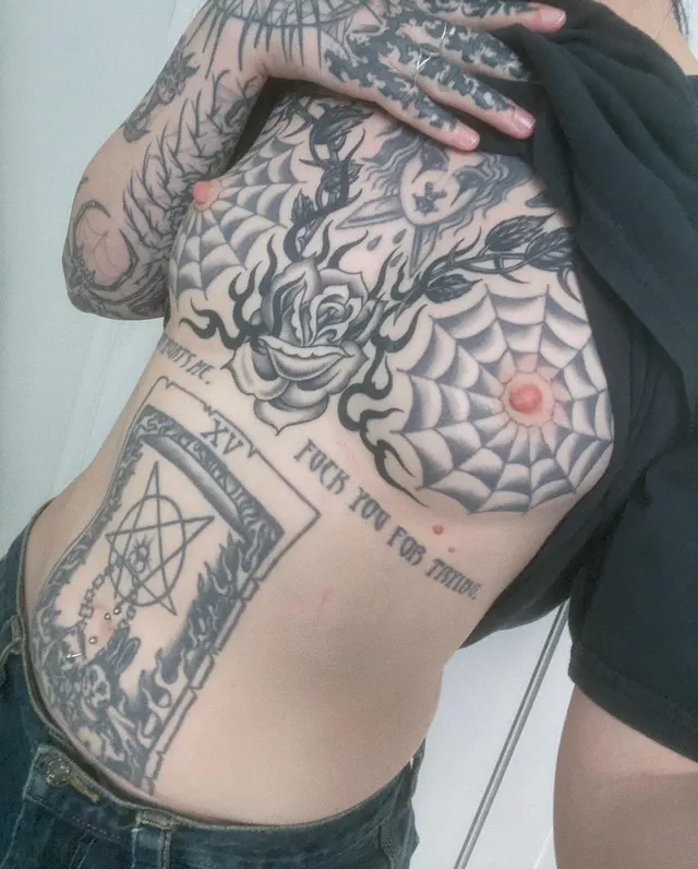 would you be okay with me sending photos like this while you’re out ? 🖤