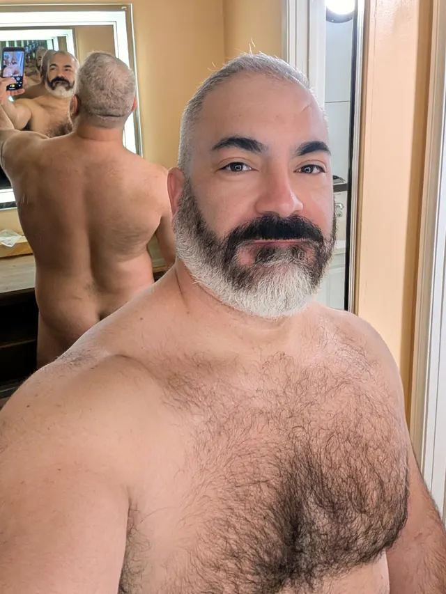 [44] Couldn't pass up this hotel lighting 