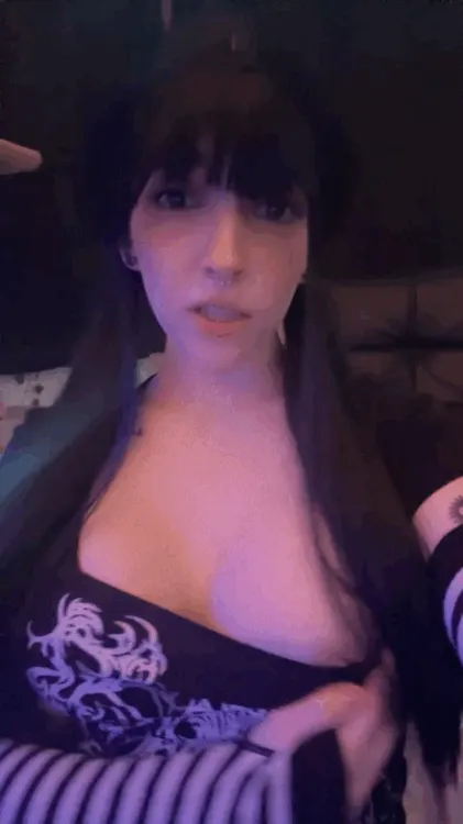 Say yes if you’d open my nudes :)